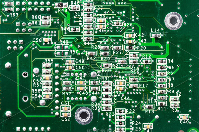 主板上的电子元件和轨道