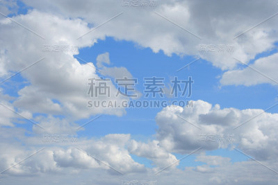 蓝天上的云朵