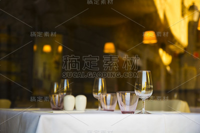 餐厅准备就绪