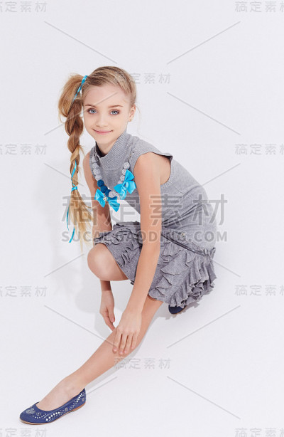 长头发的可爱小女孩