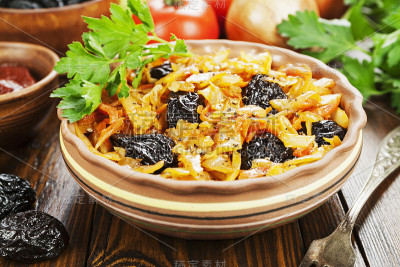 李子炖卷心菜