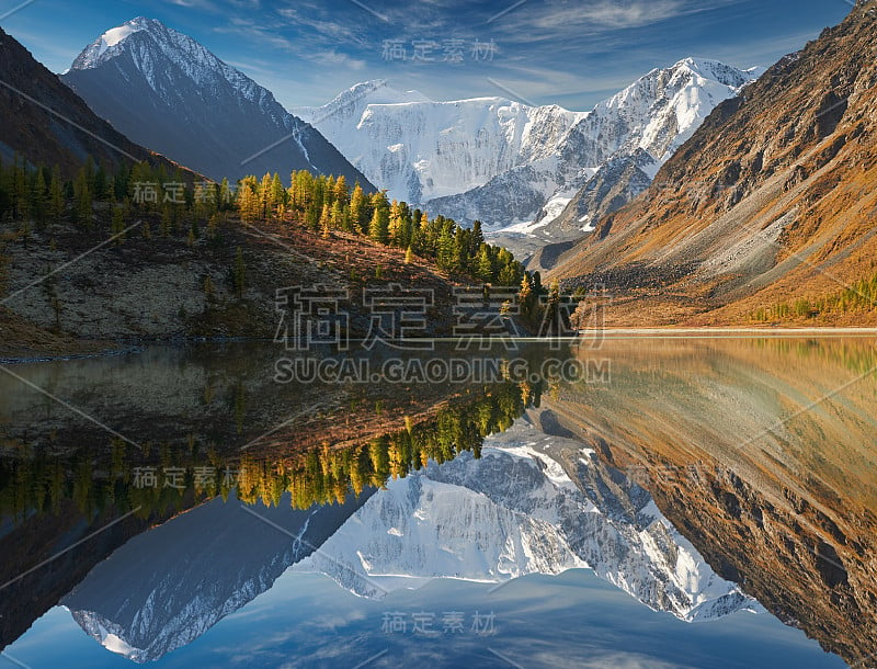 美丽的秋景，阿尔泰山俄。