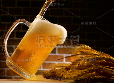 大杯啤酒