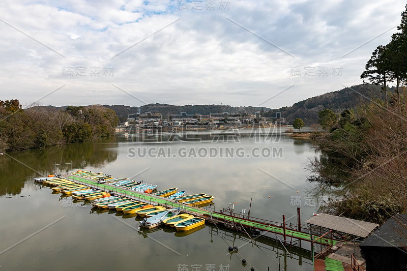 日本千叶县Kimitsu市龟山湖冬季