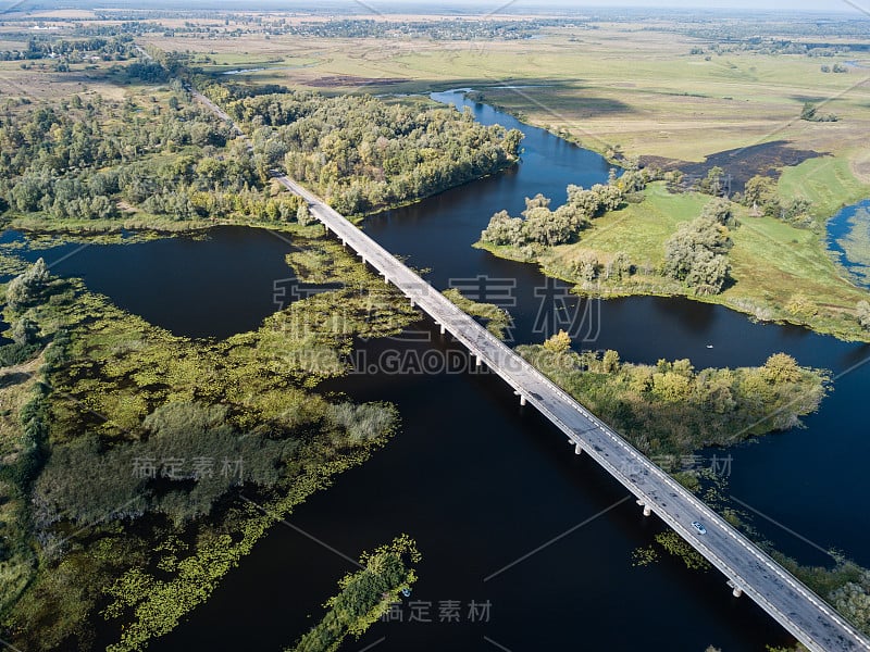 乌克兰切尔尼夫地区德斯纳河上的汽车公路桥