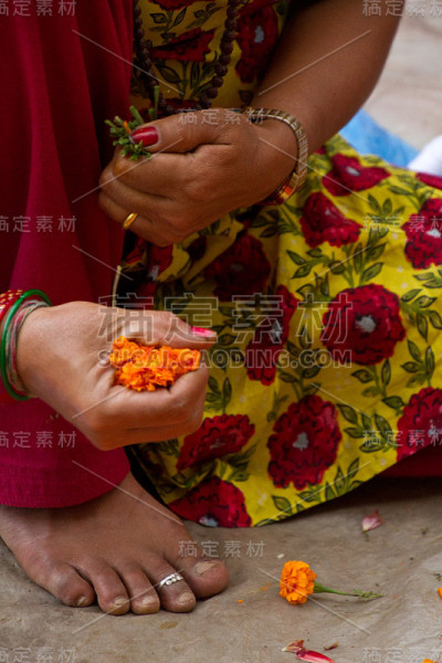 尼泊尔加德满都，手工花环