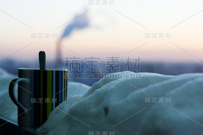 从工厂里冒出来的茶和烟