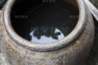 泰国罐子装满水