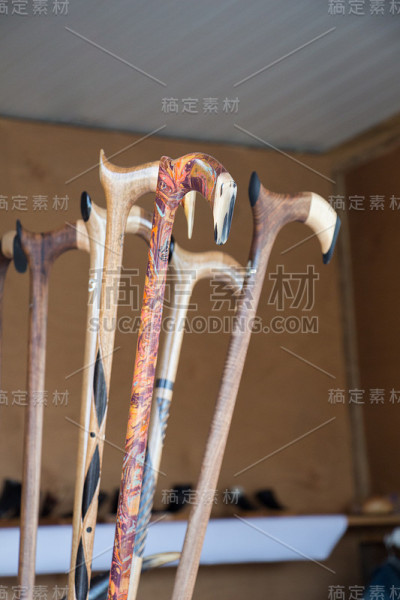 一套木制手杖