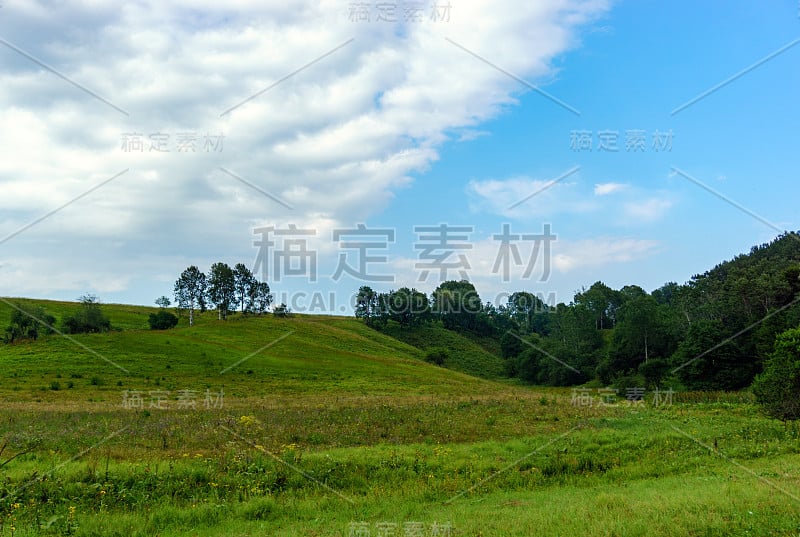 青山碧水，蓝天白云