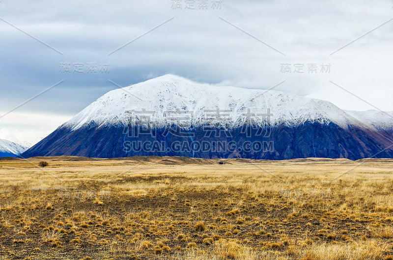 新西兰欧豪湖附近的雪峰