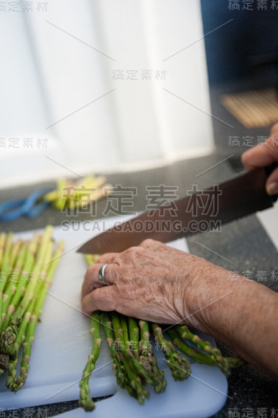 人切绿芦笋