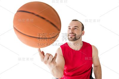 轮椅上的运动员在打篮球