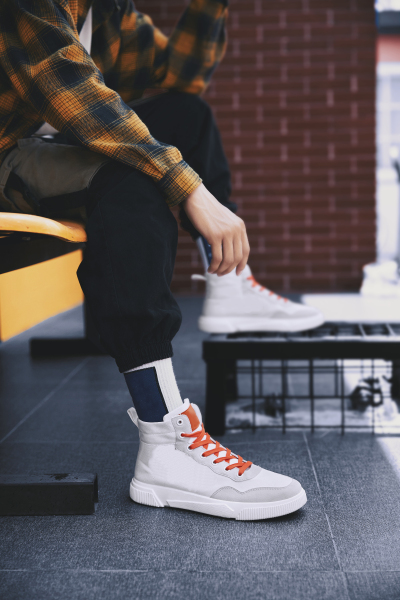 服饰系列写实运动休闲鞋