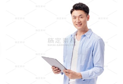 人物系列写实年轻男人手拿平板电脑