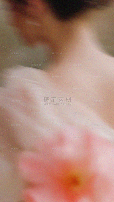 三八妇女节花和女性剪影背景