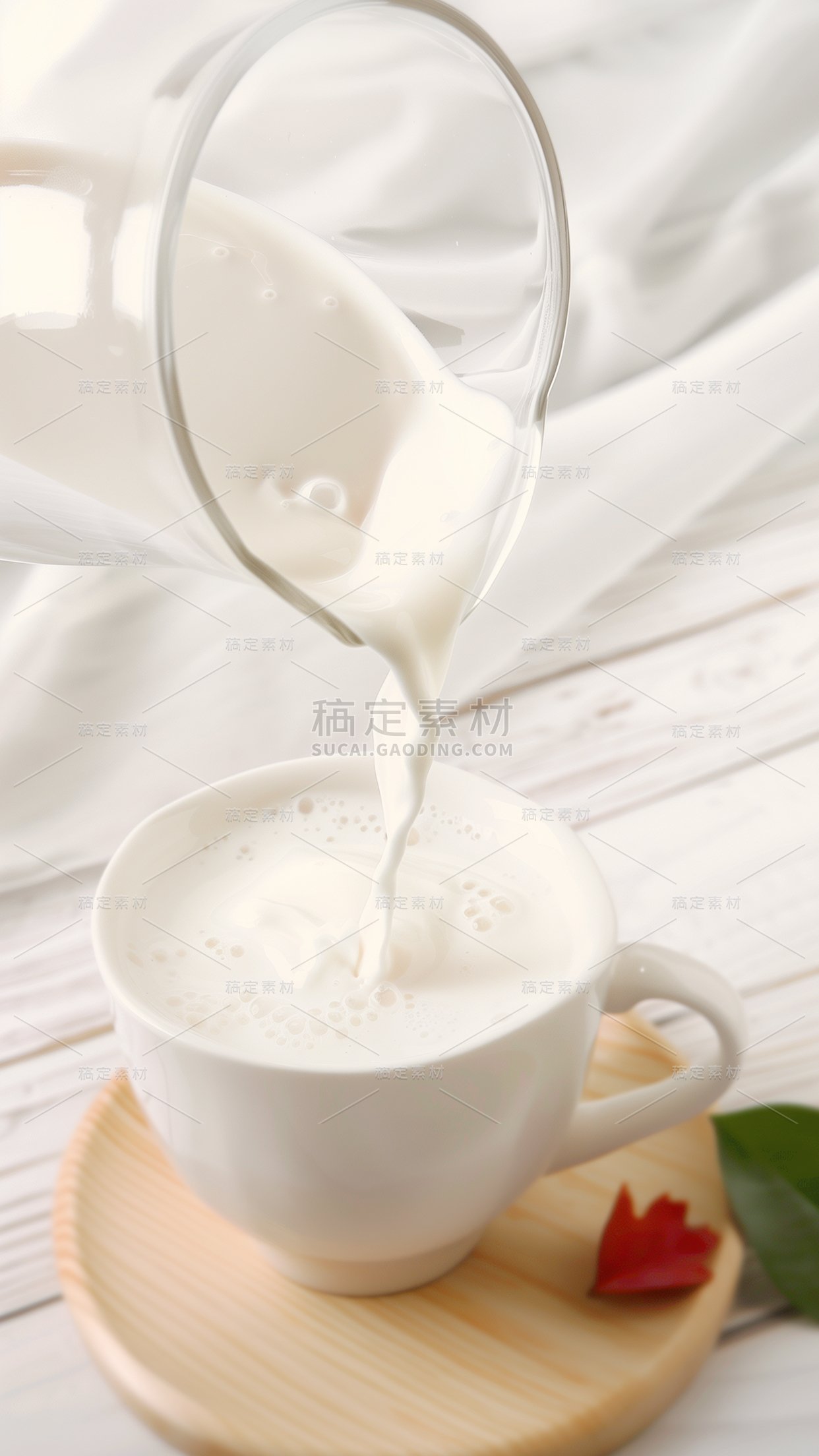 饮品系列写实倾倒牛奶图片