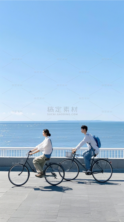 健身系列写实户外海边两人骑自行车